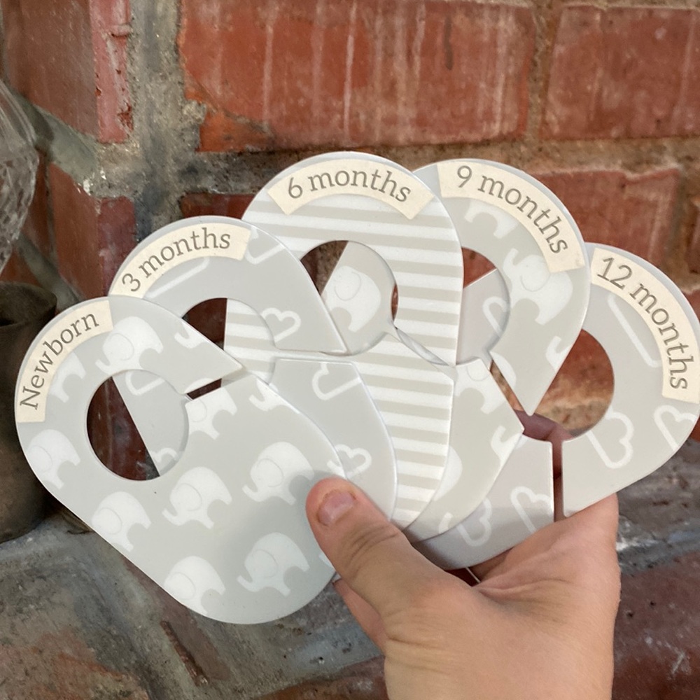 Closet clothes dividers size markers by The Peanutshell